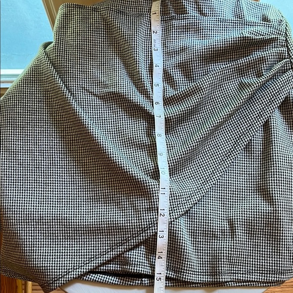 NWT HALARA High Waisted Asymmetrical Ruched 2-in-1 Houndstooth Mini Work Skirt - Picture 13 of 13